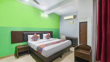 Premium Room | Egyptian cotton sheets, premium bedding, in-room safe, free WiFi