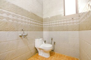 Shower, rainfall showerhead, free toiletries, towels - Fabhotel Elite Stay (Gurugram)