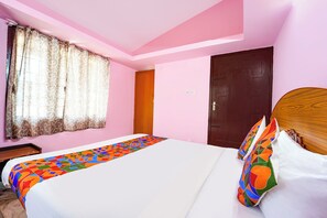 Egyptian cotton sheets, premium bedding, in-room safe, free WiFi - Via Yellow Mist Home Stay (Kodaikanal)