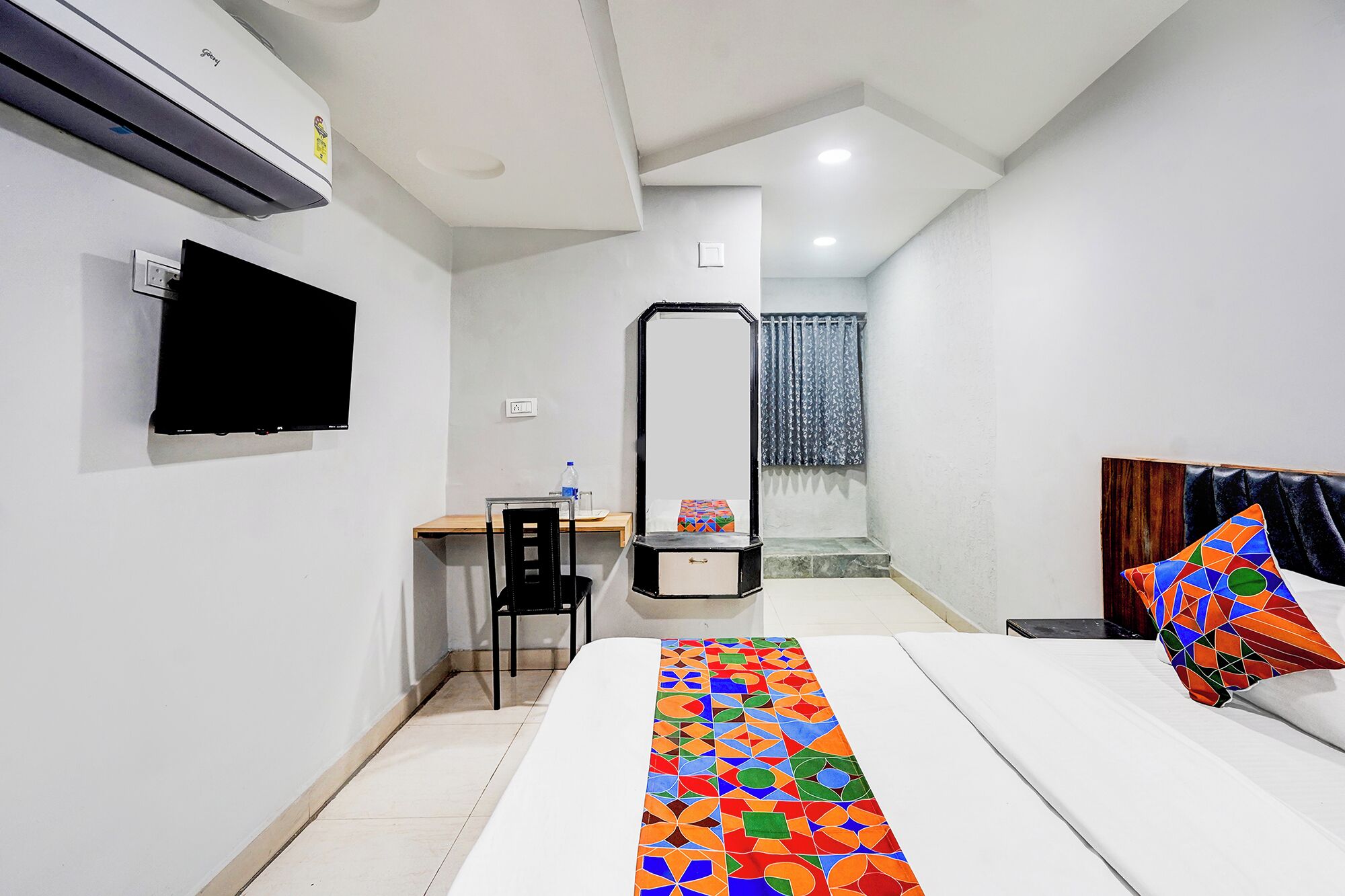 Egyptian cotton sheets, premium bedding, in-room safe, free WiFi