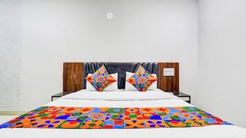 Egyptian cotton sheets, premium bedding, in-room safe, free WiFi