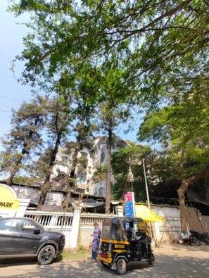 Mặt tiền nơi lưu trú