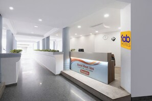 Reception - Fabhotel Rest Inn (Pune)