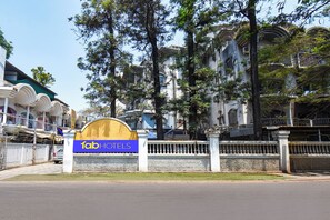 Property entrance - Fabhotel Rest Inn (Pune)