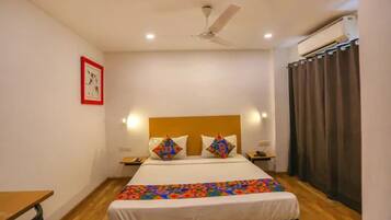 Deluxe Room | Egyptian cotton sheets, premium bedding, in-room safe, free WiFi