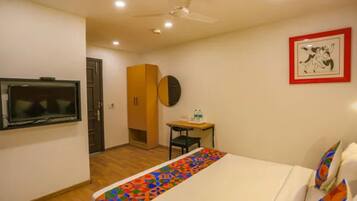 Egyptian cotton sheets, premium bedding, in-room safe, free WiFi