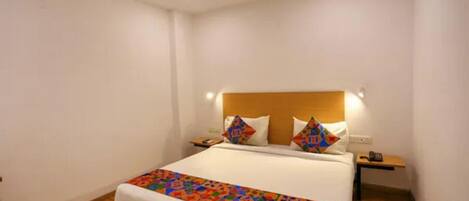 Deluxe Room | Egyptian cotton sheets, premium bedding, in-room safe, free WiFi