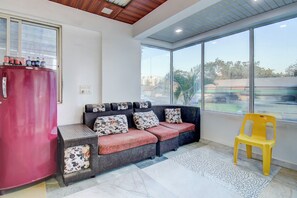 Lobby sitting area - Fabhotel Aachal Executive (Pune)