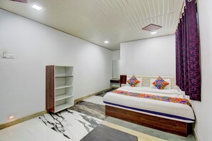 Egyptian cotton sheets, premium bedding, in-room safe, free WiFi - Fabhotel Aachal Executive (Pune)