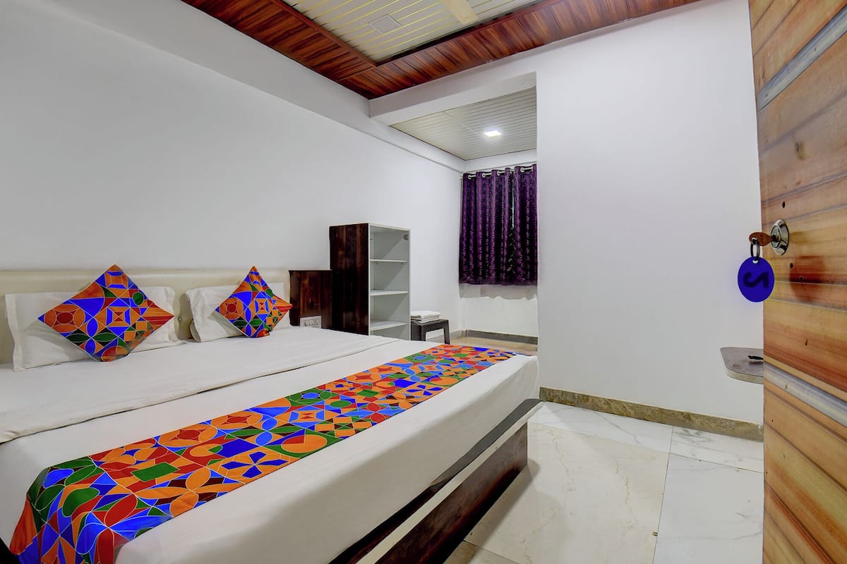 Deluxe Room | Egyptian cotton sheets, premium bedding, in-room safe, WiFi (free)