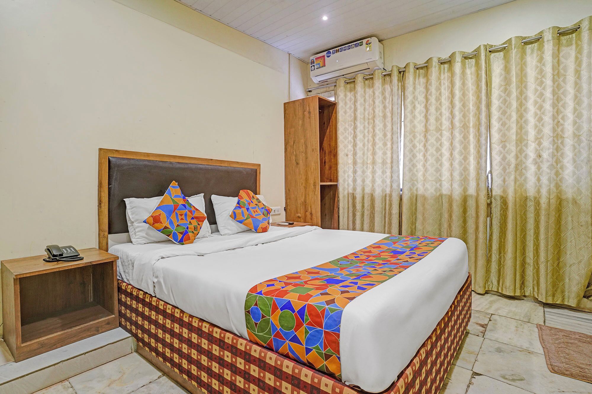 Lakens van Egyptisch katoen, luxe beddengoed, een kluis op de kamer