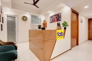 Reception - Fabhotel Paradise Palace (Ghaziabad)