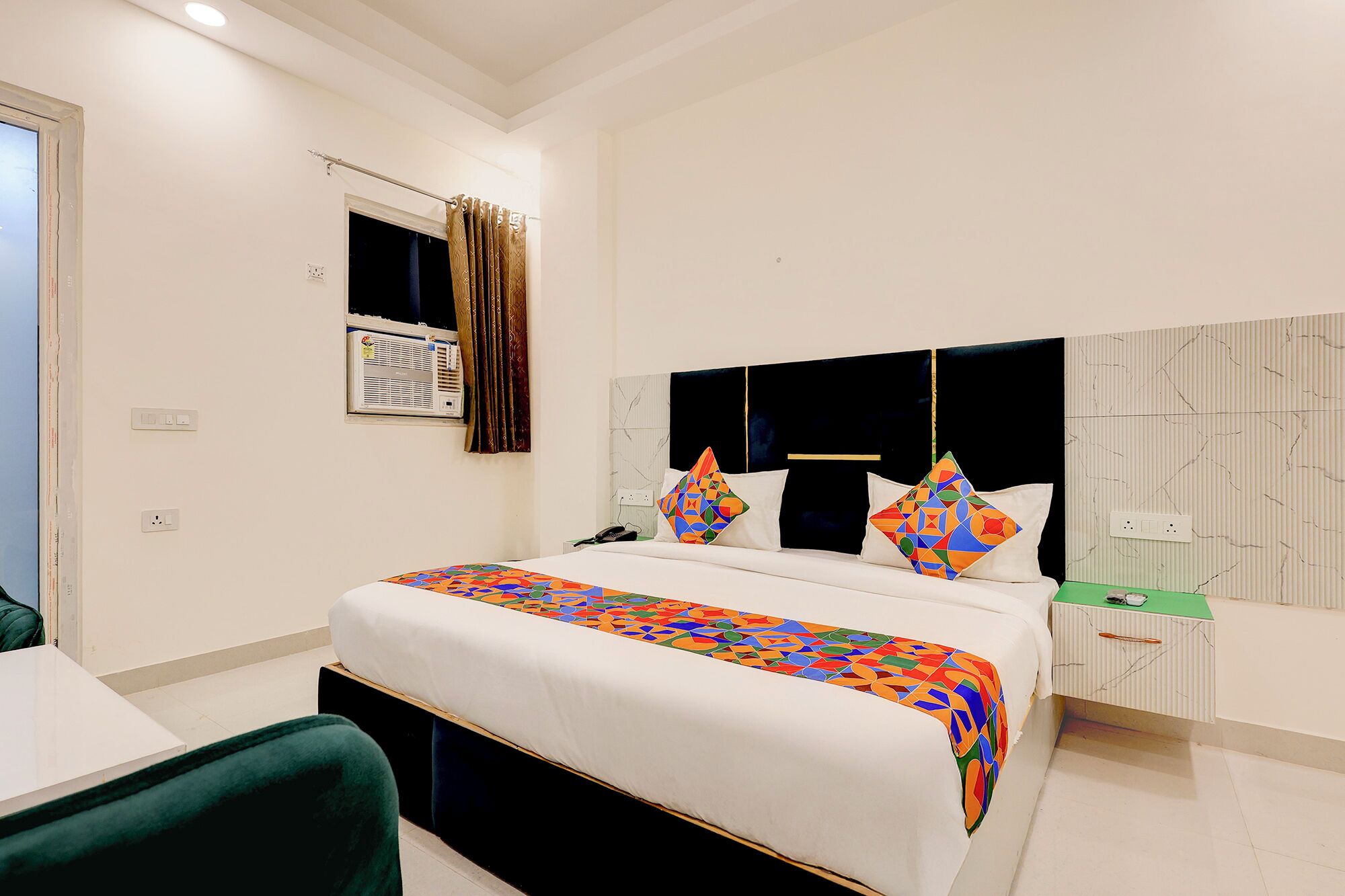 Egyptian cotton sheets, premium bedding, in-room safe, free WiFi