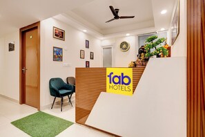Reception - Fabhotel Paradise Palace (Ghaziabad)
