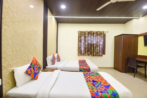 Egyptian cotton sheets, premium bedding, in-room safe, free WiFi - Via Aura Palace (New Delhi)