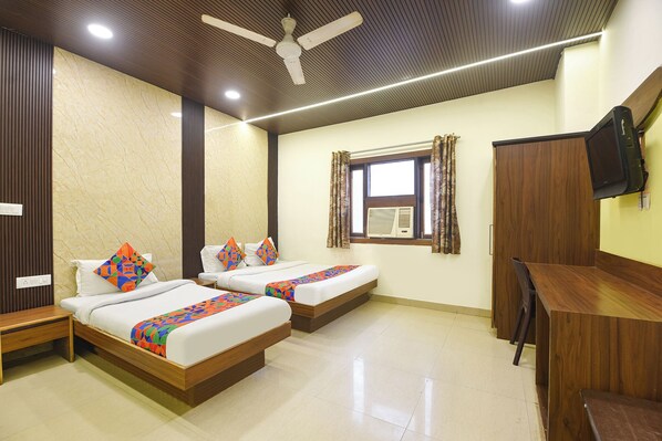 Family Room | Egyptian cotton sheets, premium bedding, in-room safe, free WiFi - Via Aura Palace (New Delhi)