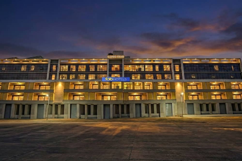 Fabhotel The Grand I