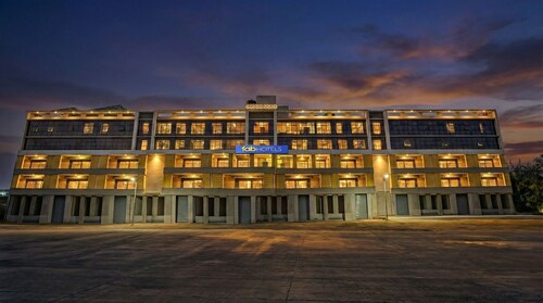 Fabhotel The Grand I