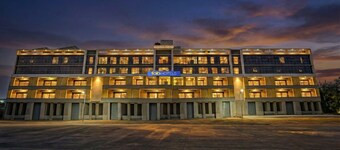 Fabhotel The Grand I