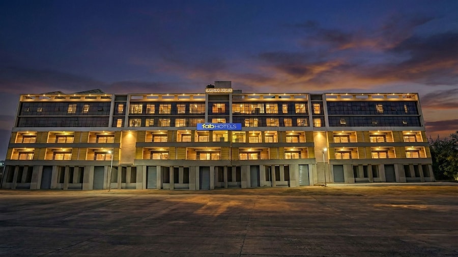 Fabhotel The Grand I