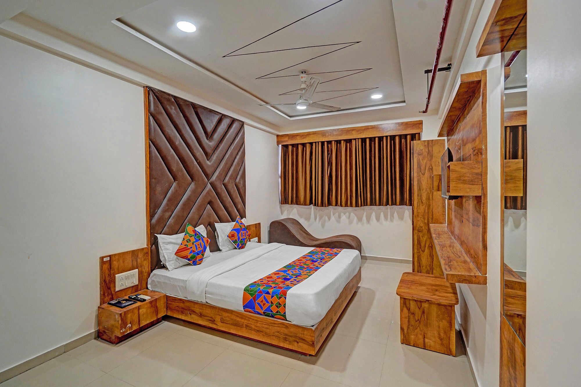 Egyptian cotton sheets, premium bedding, in-room safe, free WiFi