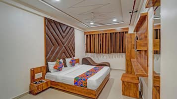 Egyptian cotton sheets, premium bedding, in-room safe, free WiFi