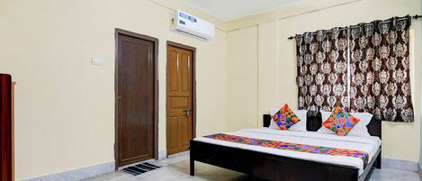 Egyptian cotton sheets, premium bedding, in-room safe, free WiFi