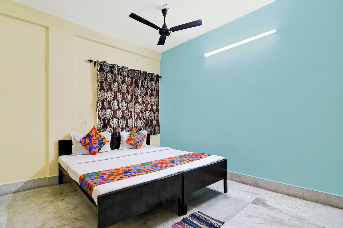 Deluxe Room | Egyptian cotton sheets, premium bedding, in-room safe, WiFi (free)