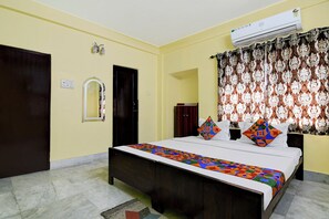 Egyptian cotton sheets, premium bedding, in-room safe, free WiFi - Fabhotel Florence Palace (Kolkata)