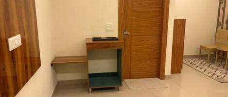 Egyptian cotton sheets, premium bedding, in-room safe, free WiFi