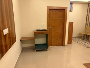 Egyptian cotton sheets, premium bedding, in-room safe, free WiFi - Fabhotel Wild Hibiscus Resort (Ramnagar)