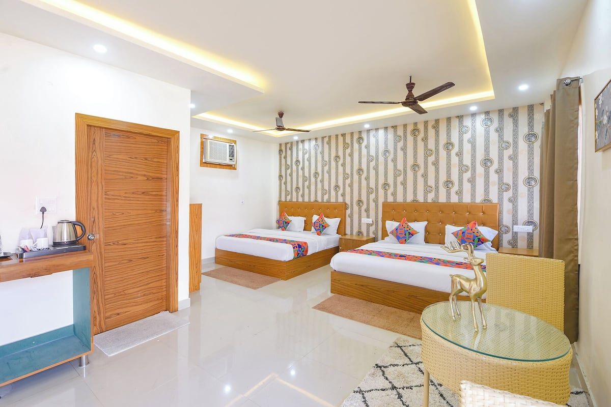 Habitación familiar | Sábanas de algodón egipcio, ropa de cama de alta calidad, caja fuerte