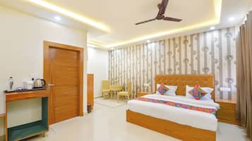 Egyptian cotton sheets, premium bedding, in-room safe, free WiFi