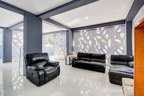 Lobby sitting area - Fabhotel Rajyog Residency (Pune)