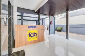 ฝ่ายต้อนรับ