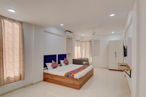 ห้องดีลักซ์ | ผ้าปูที่นอนฝ้ายอียิปต์, เครื่องนอนระดับพรีเมียม, ตู้นิรภัยในห้องพัก