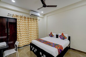 Egyptian cotton sheets, premium bedding, in-room safe, free WiFi - Fabhotel Heaven 75 (Hyderabad)