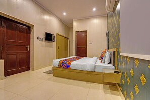 Egyptian cotton sheets, premium bedding, in-room safe, free WiFi - Fabhotel Om Sai Residency (Varanasi)