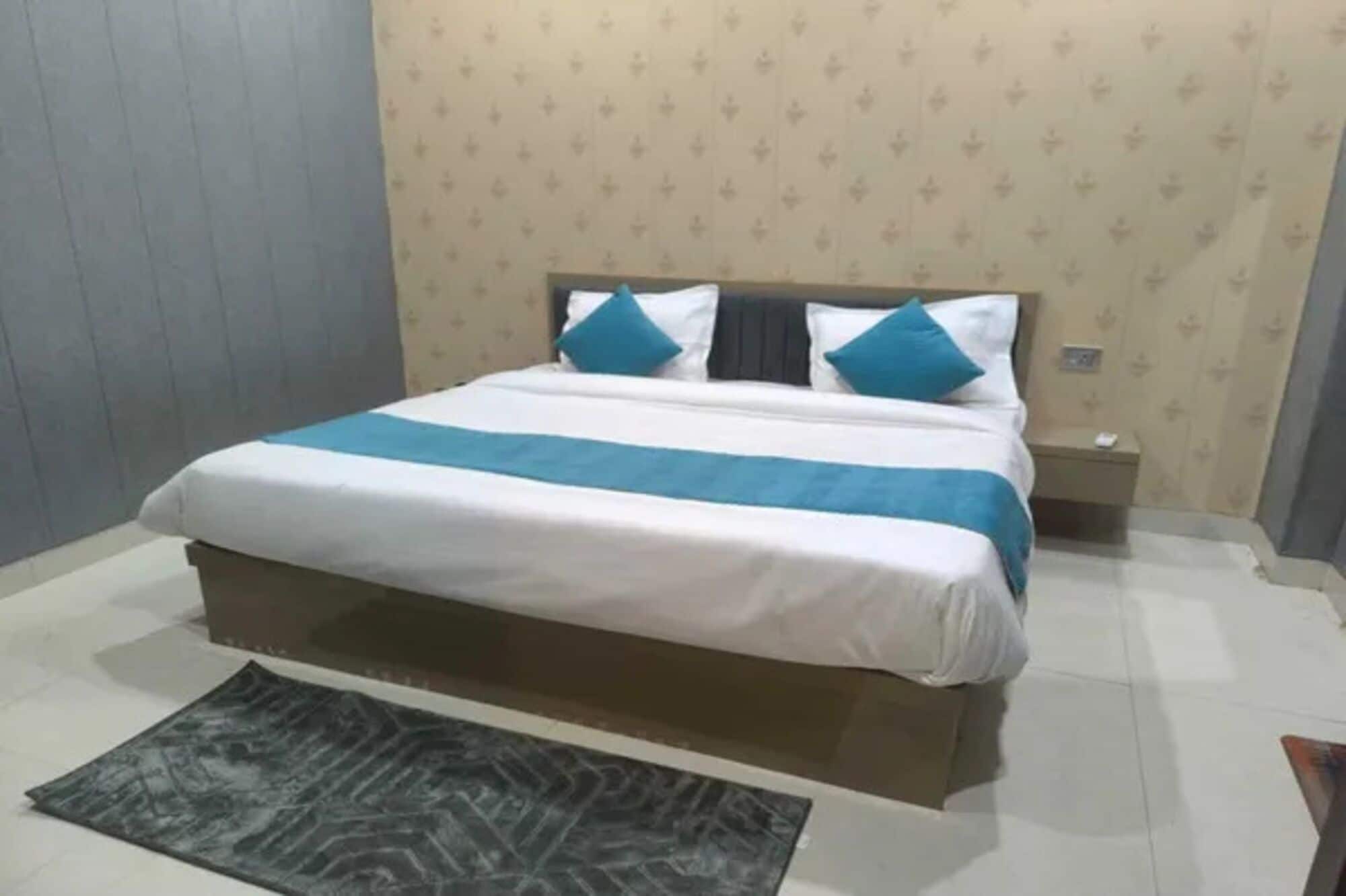 Premium kamer | Lakens van Egyptisch katoen, luxe beddengoed, een kluis op de kamer