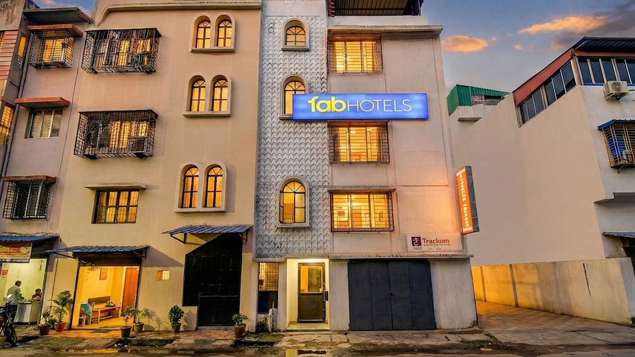 Via Rajdanga Retreat