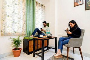 28-inch LCD TV with cable channels - Via Rajdanga Retreat (Kolkata)