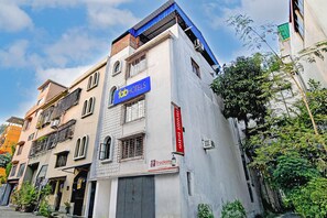 Exterior - Via Rajdanga Retreat (Kolkata)