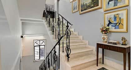 Via Rajdanga Retreat