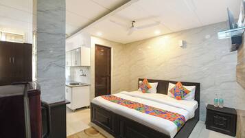 Egyptian cotton sheets, premium bedding, in-room safe, free WiFi