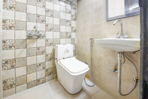 Douche, douche à « effet pluie », articles de toilette gratuits