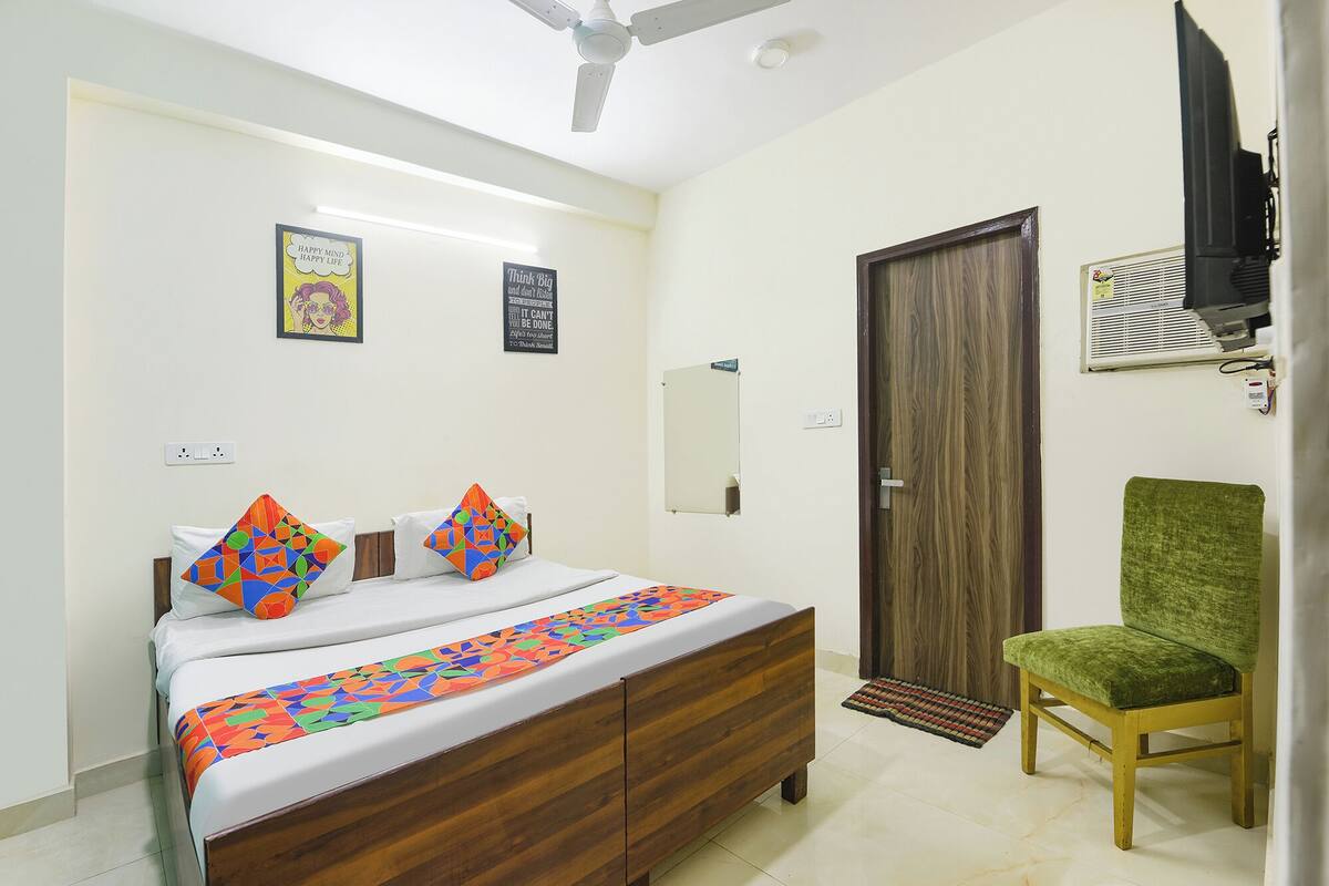 Premium Room | Egyptian cotton sheets, premium bedding, in-room safe, WiFi (free)