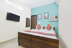 Egyptian cotton sheets, premium bedding, in-room safe, free WiFi - Fabhotel Anmol Residency (New Delhi)