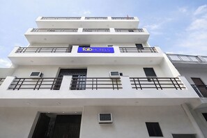 Exterior - Fabhotel Anmol Residency (New Delhi)