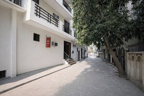Front of property - Fabhotel Anmol Residency (New Delhi)