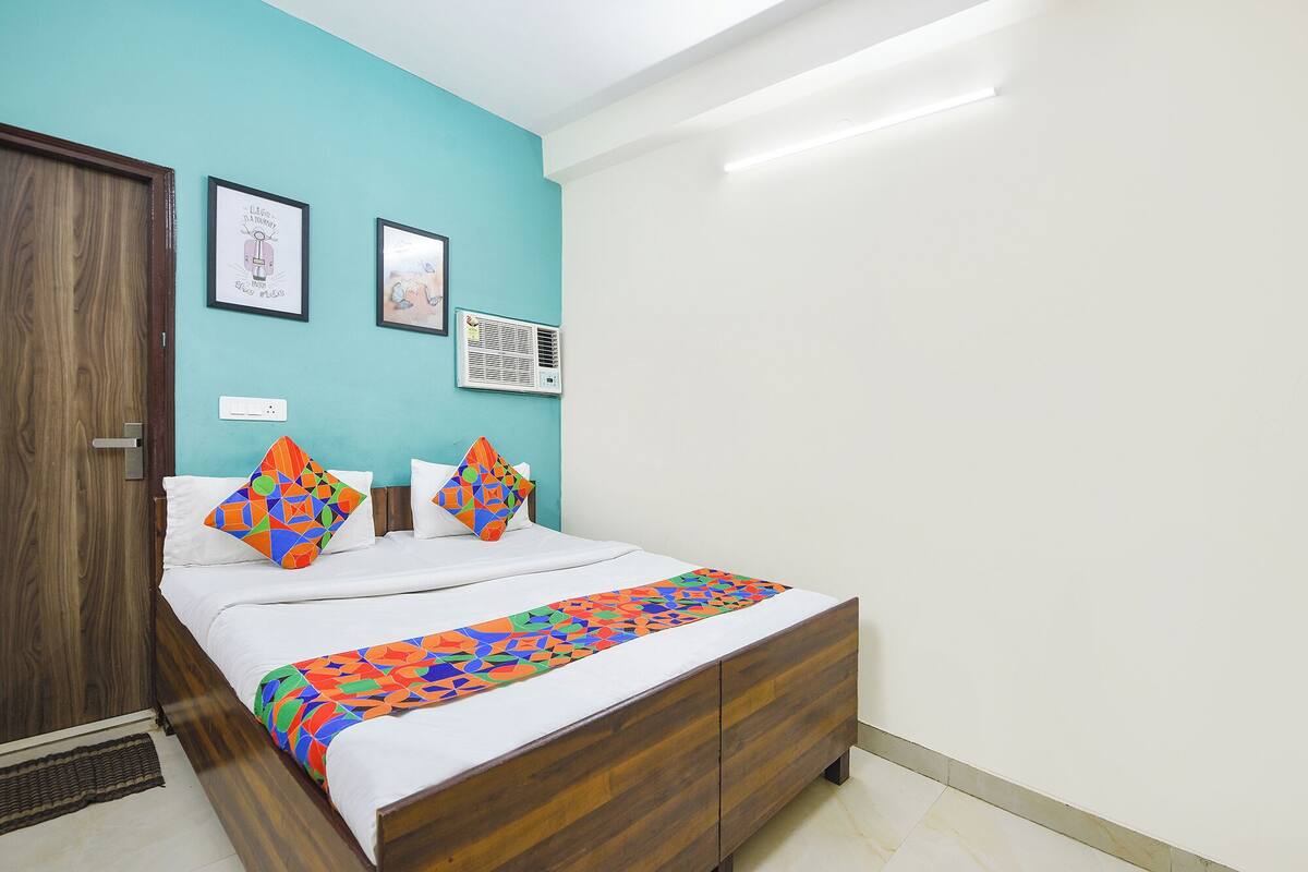 Deluxe Room | Egyptian cotton sheets, premium bedding, in-room safe, WiFi (free)